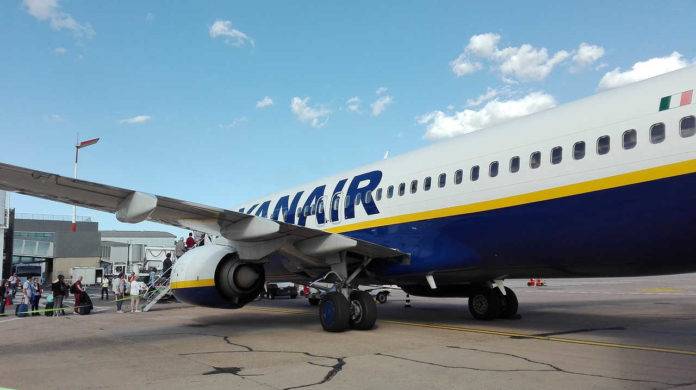 Ryanair zrakoplov avion aerodrom