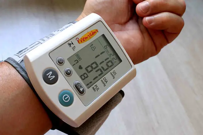 Kvni tlak mjerenje doktor pacijent tlakomjer stres