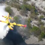 Šumski požar na Pelješcu, ugrožene kuće, gase ga i 4 kanadera