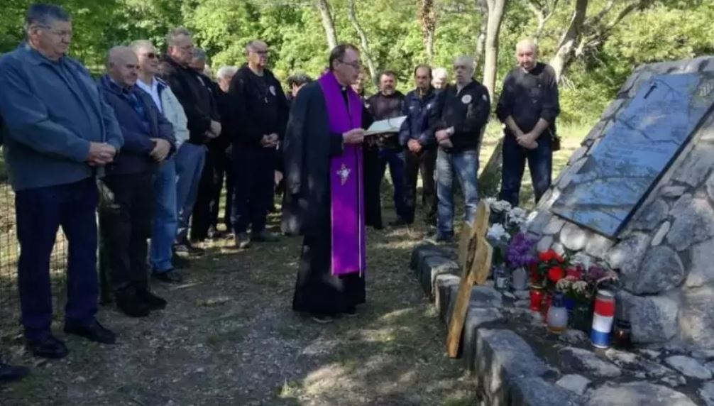 Molitva za smaknutog prvog sušačkog župnika vlč. Martina Bubnja nad jamom Bezdan 2019 godine.
