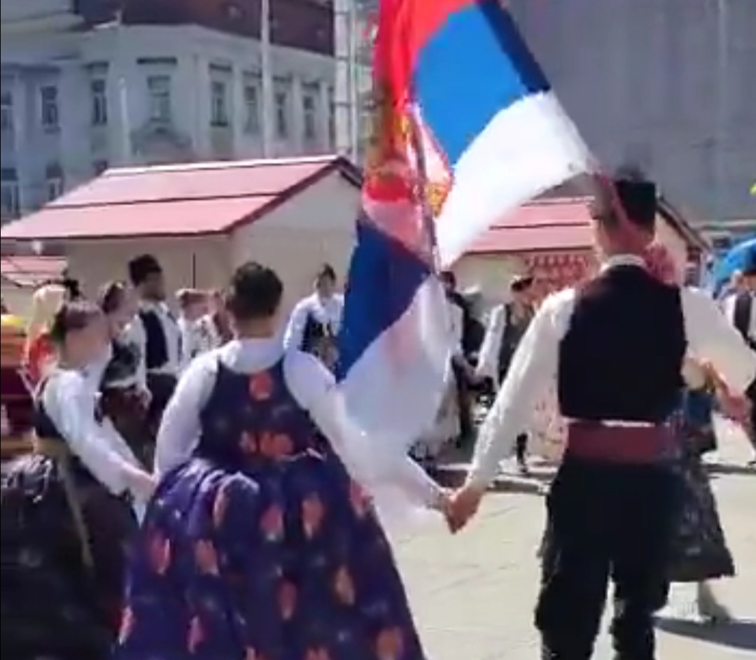 VIDEO Na Trgu bana Jelačića se plesalo užičko kolo i vijorila ...