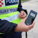 Pijana vozačica napuhala 2,47 promila, bez vozačke, vrijeđala policajce, pa završila u bolnici